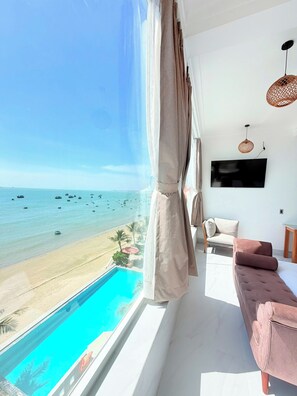 Design Room, 1 King Bed, Bay View, Sea Facing | Individually decorated, desk, blackout drapes, soundproofing - BayView Resort & VIllas (Phan Thiet)