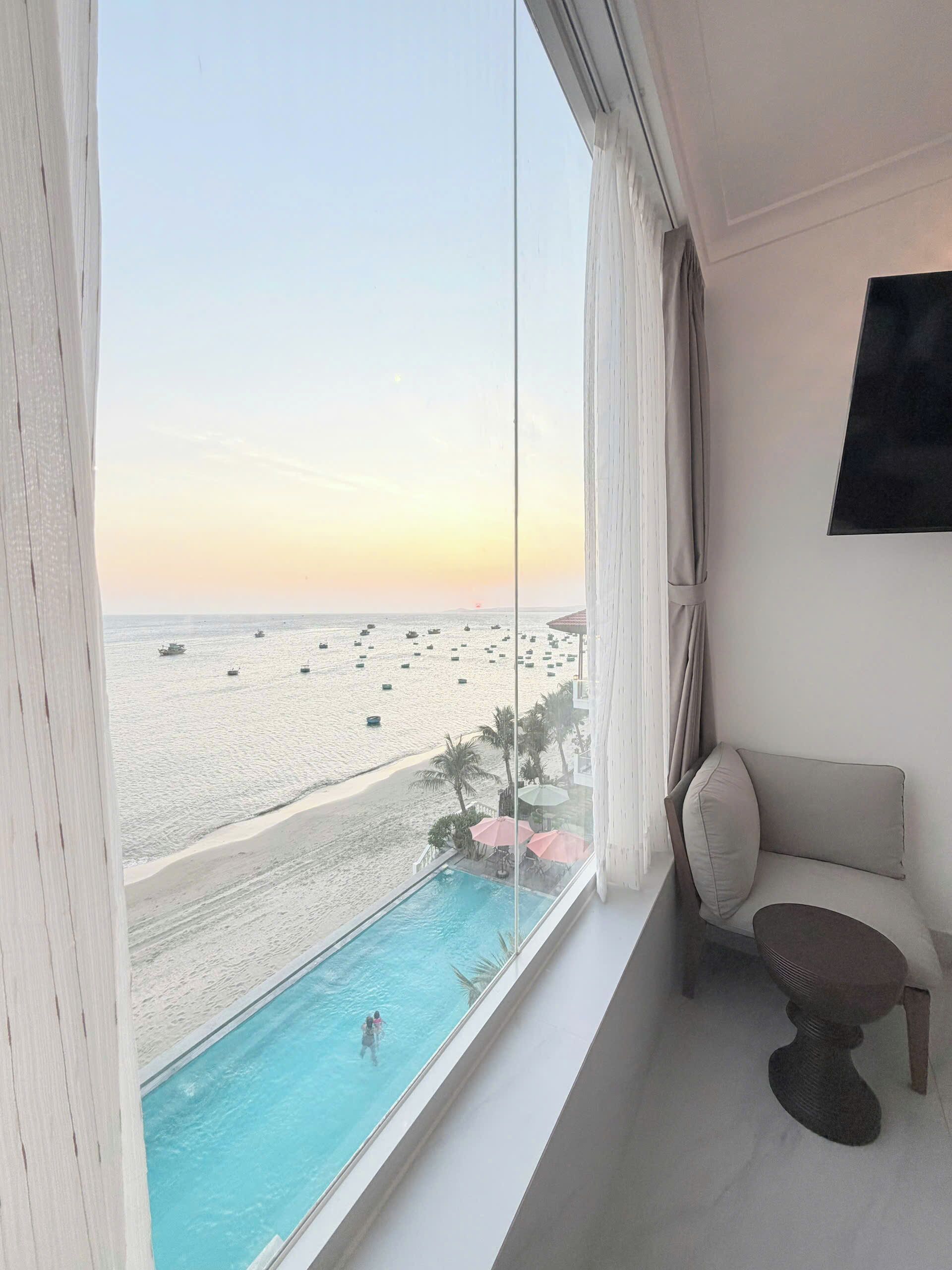 Deluxe Room, 1 King Bed, Beach View, Sea Facing