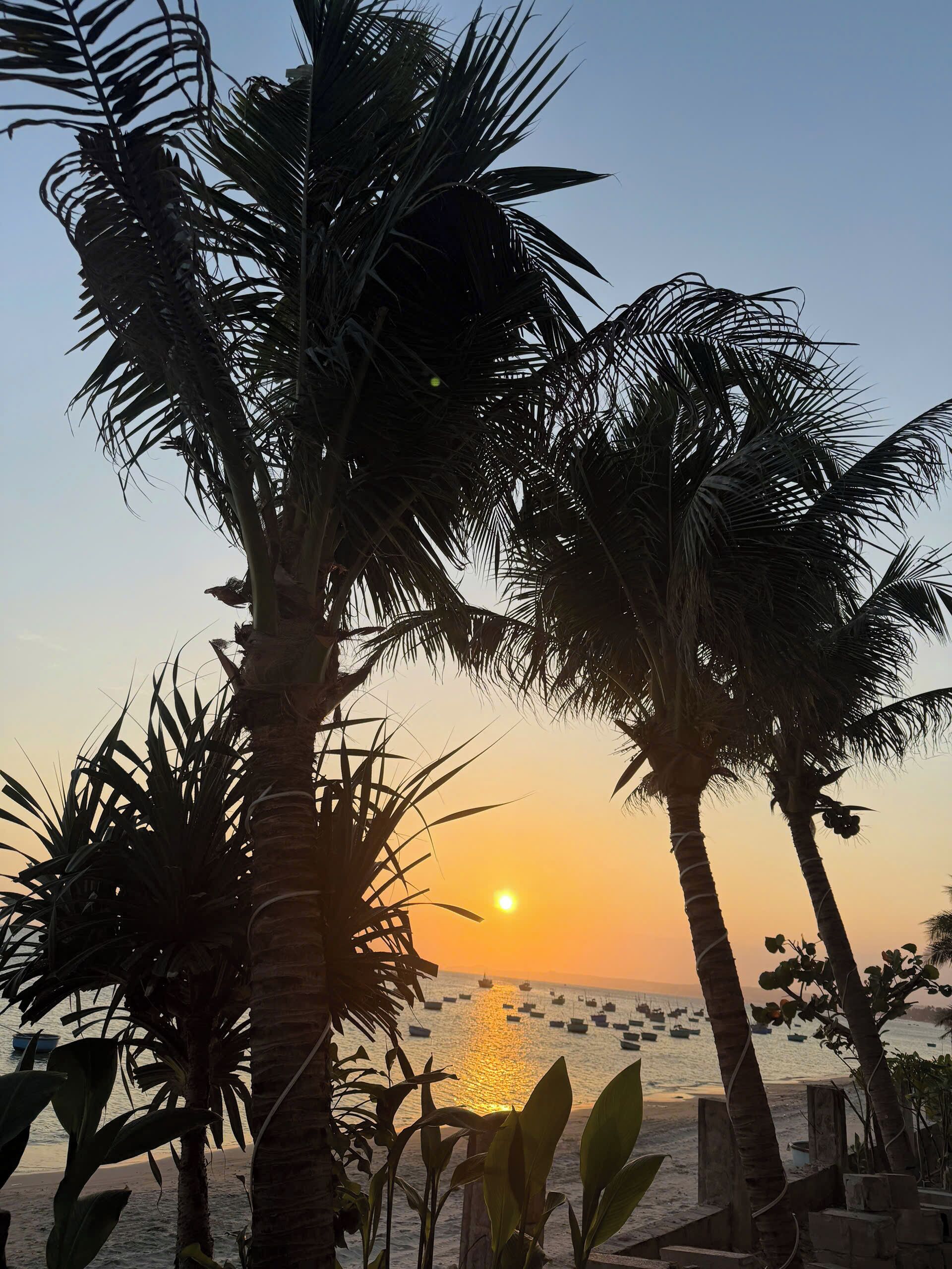 Deluxe Room, Non Smoking, Ocean View | Blackout drapes, soundproofing, iron/ironing board, WiFi (free)