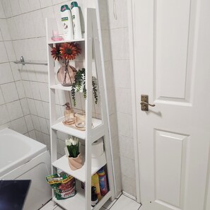 Bathroom - Tettenhall Road Retreat - Modern Apartment (Wolverhampton)