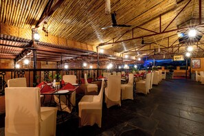 Restaurant - Fort Jadhavgadh (Sasvad)