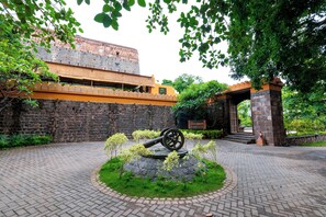 Lobby - Fort Jadhavgadh (Sasvad)