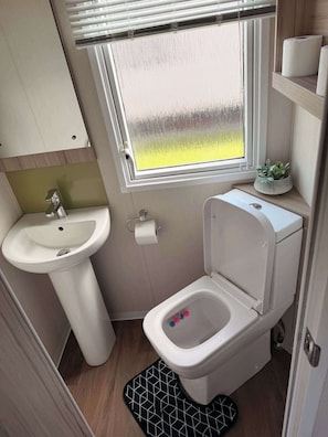 Shower - 3 Bedroom Caravan Alix (Rhyl)