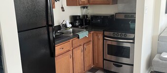Peace in the City - 1 Bdrm Rockville Apt