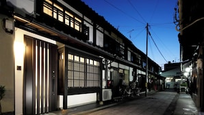 A narrow street with traditional buildings, a bicycle, and a clear sky. - Kyo No Yado Gekkoan (Kyoto)