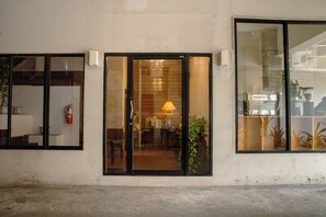 Lobby - Alley & Pier (Bangkok)