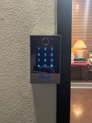 A keypad lock with a numeric keypad and a brand name 'GREAT' on it. - Alley & Pier (Bangkok)