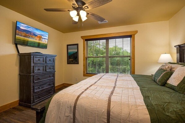 Room - Mountain Palace (Gatlinburg)