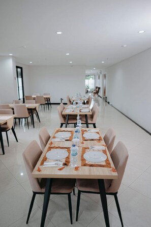 Restaurant - Azka Hotel By Salak Hospitality (Jakarta)
