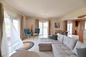 Living area - Alykanas Beach Grand Hotel by Zante Plaza (Zakynthos)