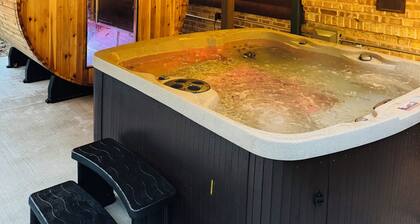 Secluded 4-bedroom log cabin surrounded by beautiful forest