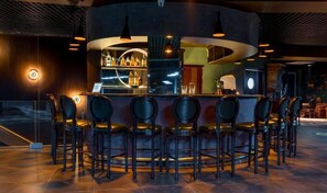 Bar (trong khuôn viên)