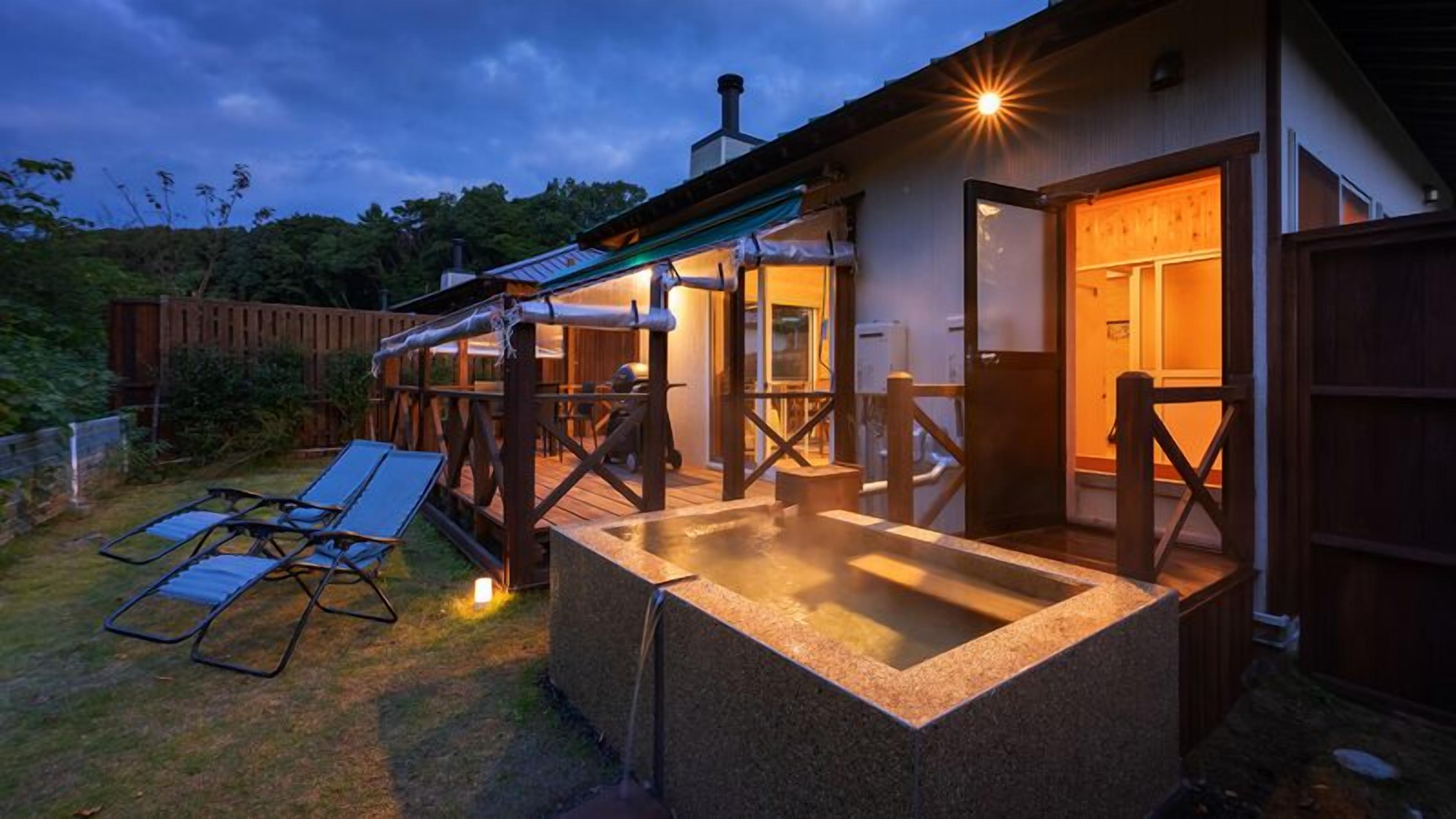 Outdoor spa tub