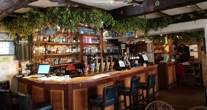 The Strands & Screes Inn