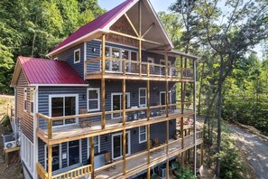 View from property - Tranquil Mountain Getaway By Ghosal Luxury Lodging (Gatlinburg)