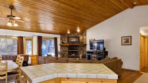 Lobby - Little Cubs Cabin #1986 (Big Bear Lake)