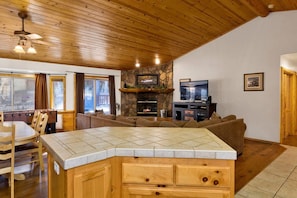 Lobby - Little Cubs Cabin #1986 (Big Bear Lake)
