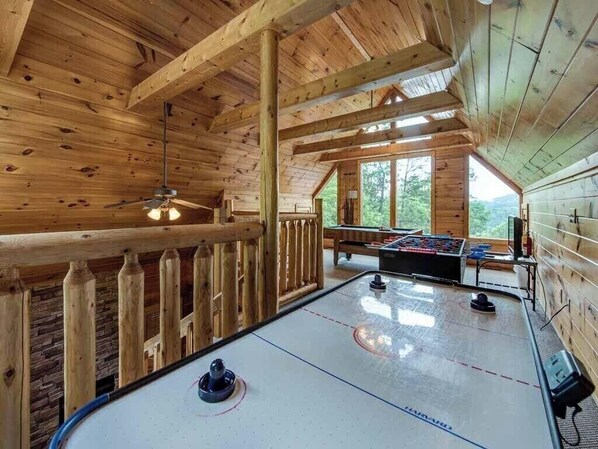 Sports facility - A Walk In The Clouds By Jackson Mountain Homes (Gatlinburg)