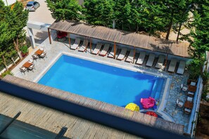 A rooftop pool with lounge chairs and a covered seating area. - 6 Miles Hotel (Ksamil)