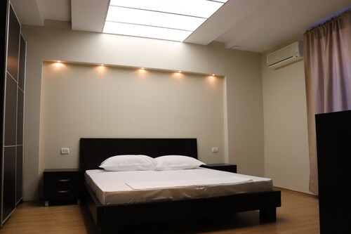 Danis Hotel