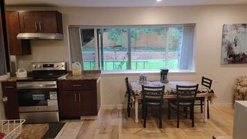 Microondas, horno, parrilla de estufa y lavavajillas