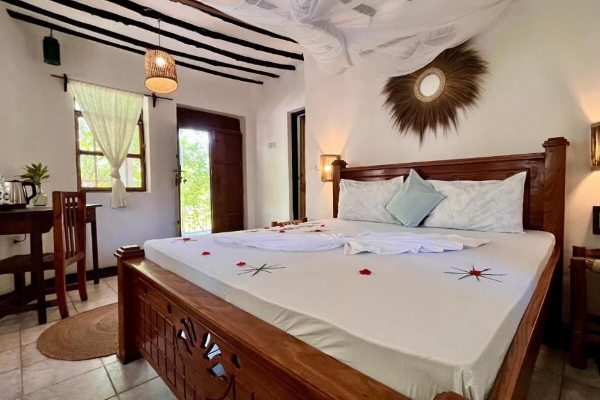 DELUXE BUNGALOW
