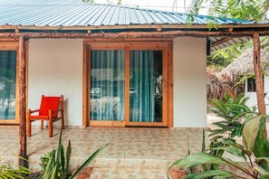 Terrace/patio - Tiki Beach Club & Resort (Paje)