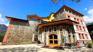 الإطلالة من المنشأة