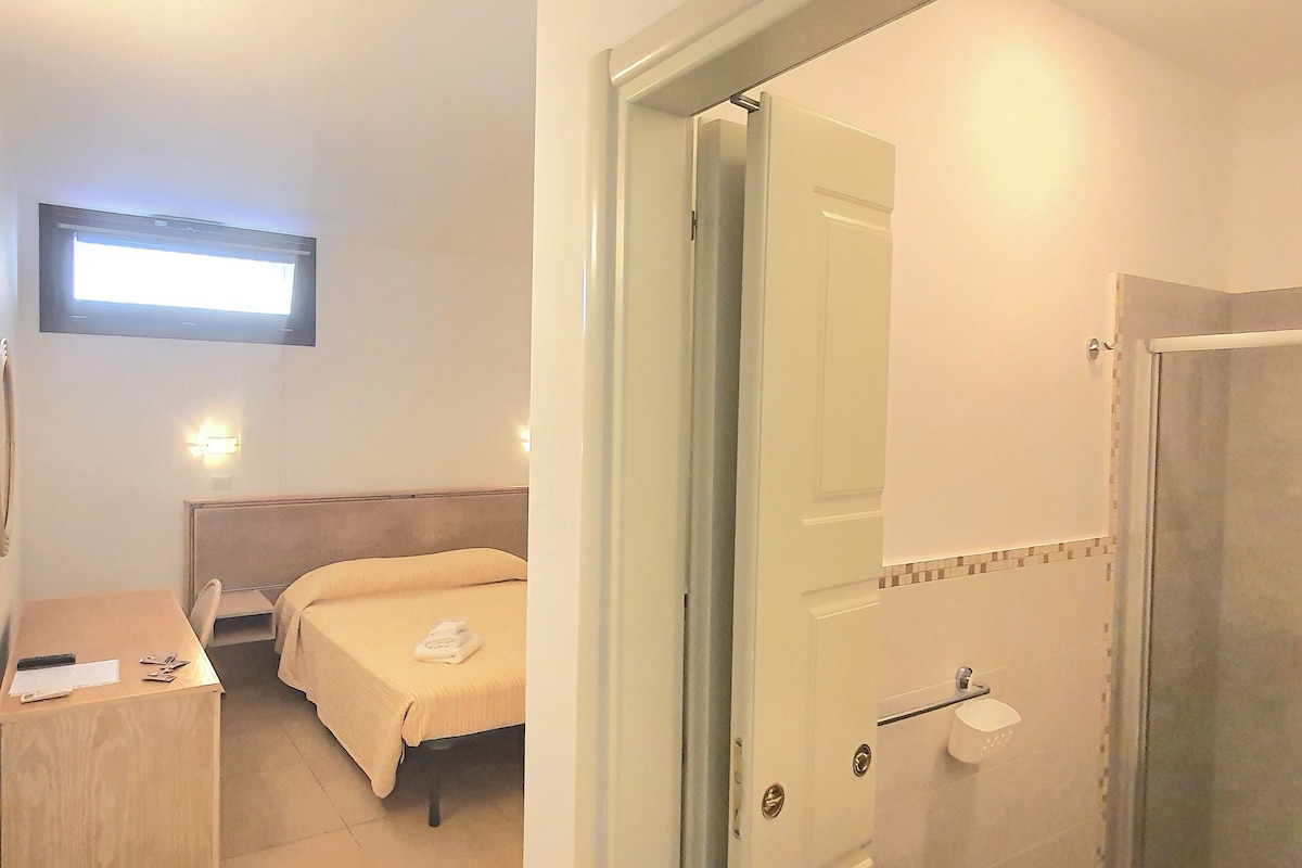 Economy Room