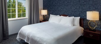 Irish Cottege Inn & Suites