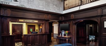 Irish Cottege Inn & Suites