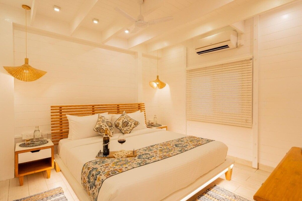 Coastal Getaway from Morjim Beach
