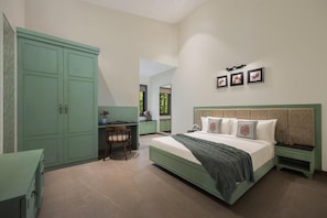 A bedroom with a bed, a desk, and a wardrobe. - Elivaas Cloud 7-luxury Villa In Goa (Vagator)