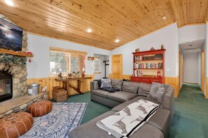 Room - River Rock Lodge 1953 (Big Bear Lake)