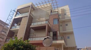 الإطلالة من المنشأة