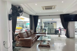 الإطلالة من المنشأة