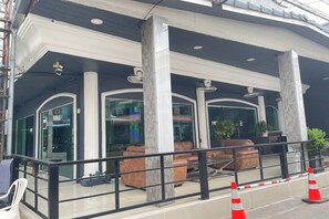 الإطلالة من المنشأة