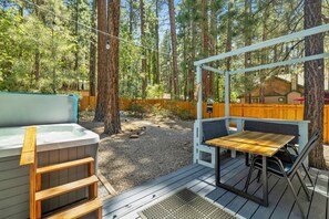 Restaurant - Blue Bear Chalet 2045 (Big Bear Lake)