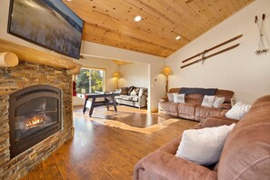 Room - Silver Tip Chalet #2141 (Big Bear Lake)