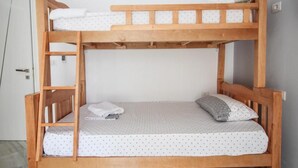 A bunk bed with a white mattress and polka dot bedding. - Hotel Artur 2 (Sarand ë)