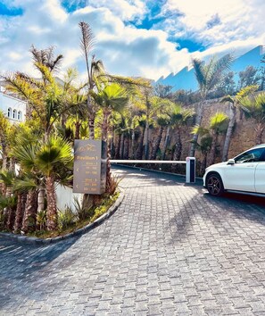 Lobby - Atlantic Mnar (Al Bahraoyine)