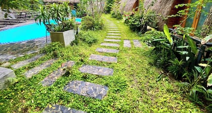 Catba Backpackers Hostel & Pool Bar