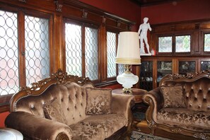 Bar (on property) - Villagio Luxury Shops And Hotel (Pittsburgh)