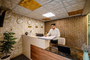 Lobby - Lime Tree Hotel - Near Medanta Hospital (Gurugram)