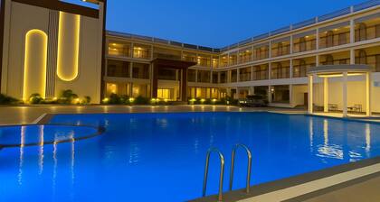 Nirvana Grand Hotel And Resort
