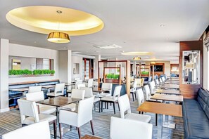 Dining - Belvilla Aberdeen Bridge of Don Sea View (Aberdeen)