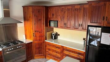 Micro-ondes, four, plaque de cuisson