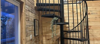 Peaceful and cozy cabin in the woods just a short drive to adventure