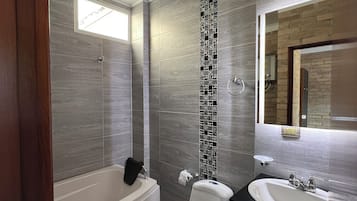 Luxury Apartment, City View | Bathroom