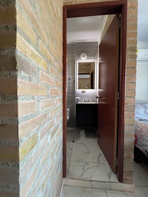 Luxury Apartment, City View | Bathroom